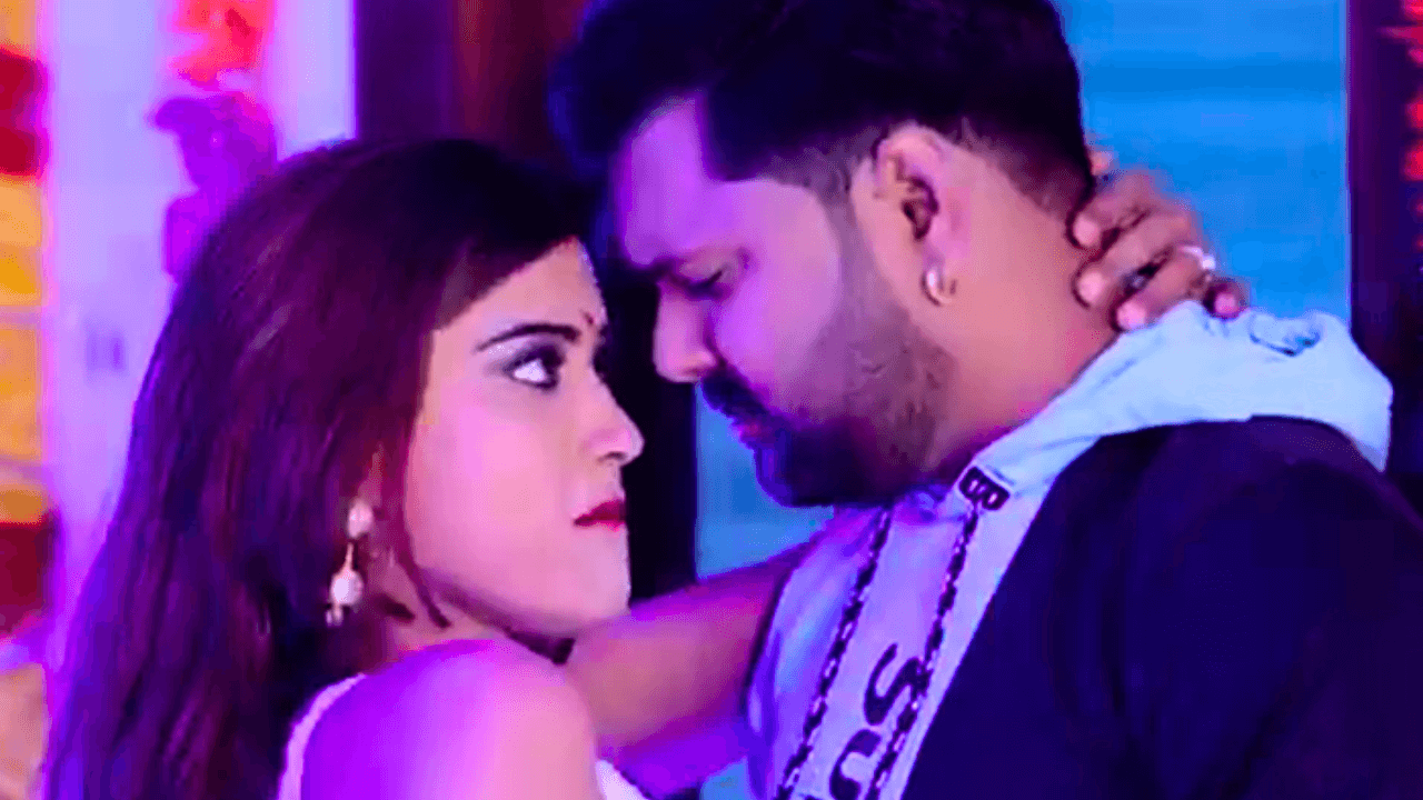 Akanksha-Dubey-and-Pawan-Singh-Hot-Video