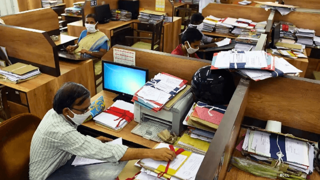 Holiday-announcement