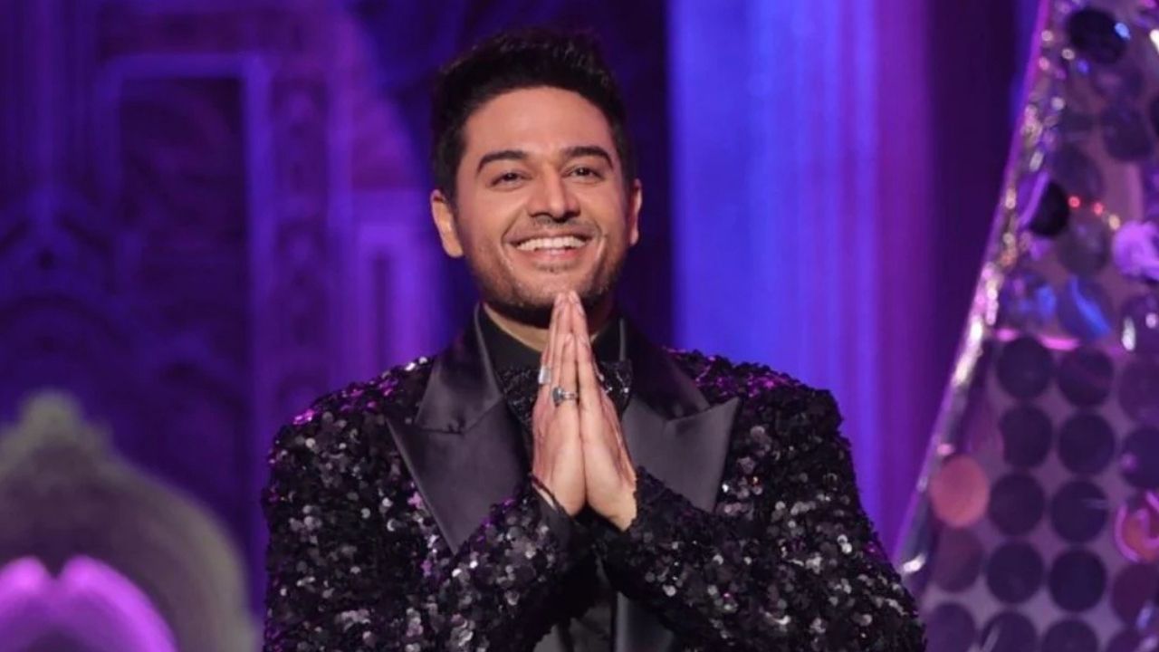 Bigg Boss 19 winner Gaurav Khanna holding trophy