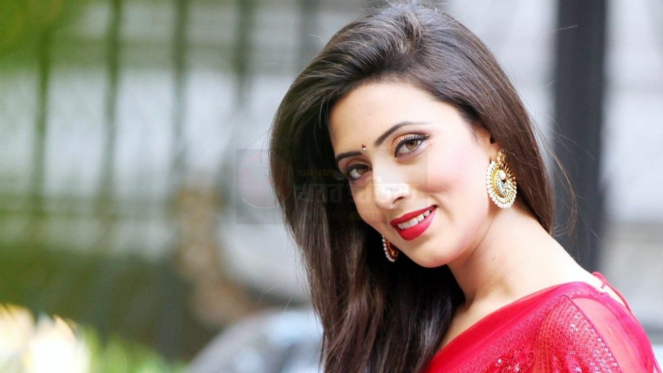 মালদ্বীপে লাল পোশাকে বিদ্যা সিনহা মিম