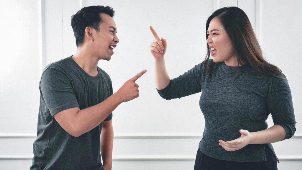 Couple relationship breakup warning signs