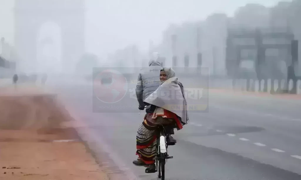 Delhi cold wave with dense fog in winter morning