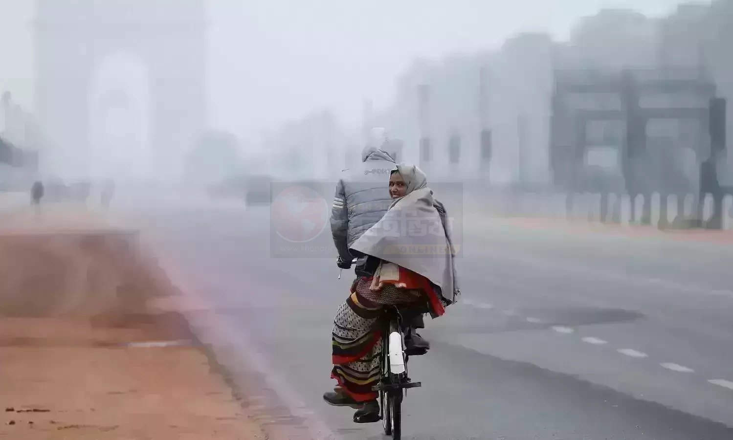 Delhi cold wave with dense fog in winter morning