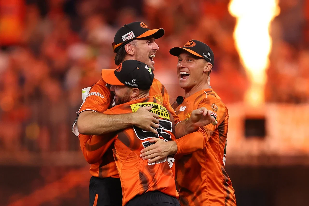 Perth Scorchers celebrating Big Bash final qualification